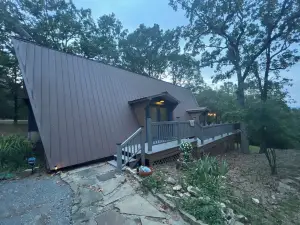 Wister Ridge Aframe Cabin - Sleeps 6 and just 3 minutes from the lake!