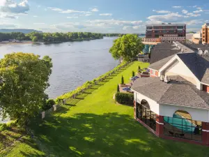 密西西比濱河拉克羅斯萬怡酒店