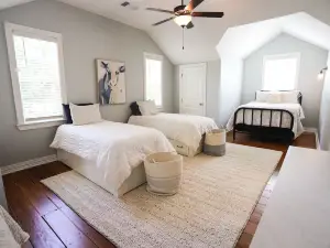 Ren Farmhouse! 17 acres | Game Barn! | 10 mi to Wed Venues!