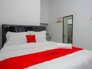 RedDoorz Near Universitas Semarang 2
