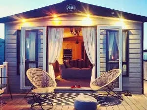 Seaview Chalet-Durdledoor-Sleeps4to6- Pet Friendly