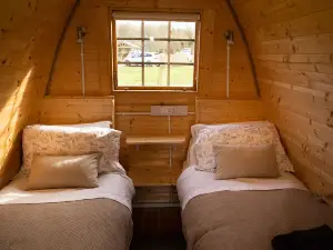 Cosy Pod-Cabin Near Beautiful Landscape in Omagh