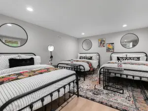 Beautifully designed home near trails with decks, firepit & great location