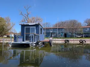 Stunning Lake Views and Cozy Waterfront Living - Charming Oasis