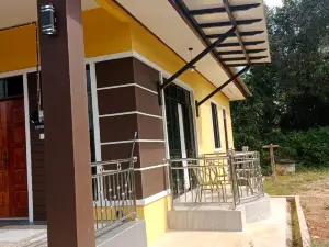 Bukit Apit yellow homestay (FOR MUSLIMS ONLY)