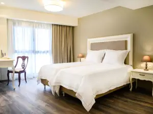 Emerald Suites