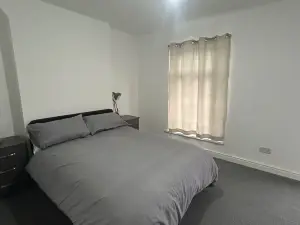 Modern Cosy Spacious 4 Bedroom House