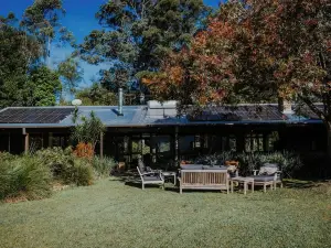 Blue Gum Retreat- Stunning View and Cosy