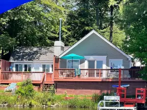 Lakeview Cozy Cottage • Hot Tub • Fireplace • Fish • Ski 30Min