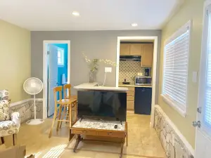 Guesthouse near LAX & Long Beach Airport