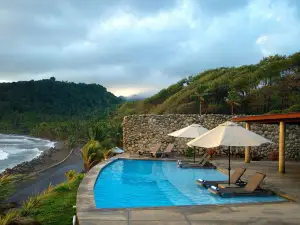 Pagua Bay House Oceanfront Cabanas
