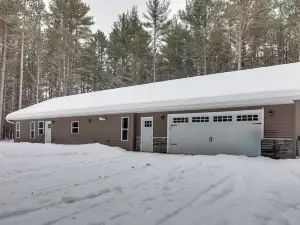 Wisconsin Cabin Hideaway: 3 Mi to Lakes