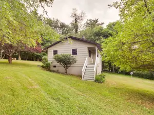 Cozy Nonny Cottage Near Appalachian Trail!