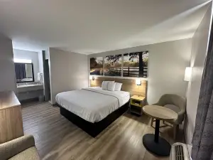 Days Inn by Wyndham Adel I-75