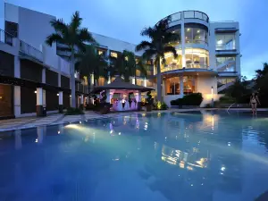 The Avenue Plaza Hotel