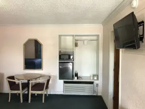Budget Inn