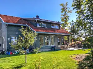 Nice Home in Nordre Frogn with Wifi and 5 Bedrooms