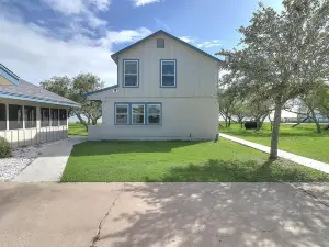 The Great Escape 6 Bedroom Home by Redawning