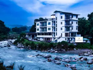 Hotel River Retreat