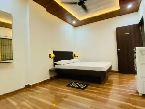 Royal Excellency Inn