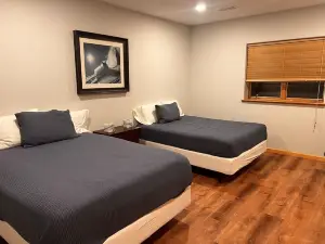 Unique private in town retreat.  Hot tub, game room. Vail, Glenwood Springs