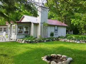 Cozy Cabin on Paradise Lake