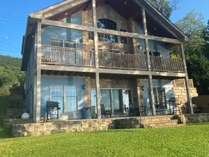 Luxurious Lakefront Living With Amenities close to Cooperstown
