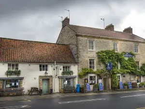 โรงแรมเฟเธอร์ส ฮ็ลมสลีย์ นอร์ทยอร์คเชียร์