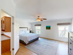 Wine Enthusiast Escape w/ Vineyard Views - 7 Miles to Downtown