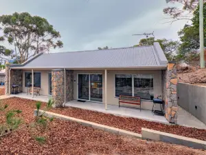 Freycinet Stone Studio 8