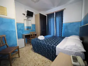 โรงแรม นาโปลีโอเน