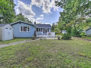 Dog-Friendly Waretown Home w/ Furnished Deck!