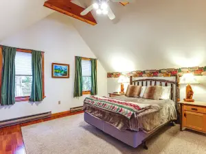 'sweet Serenity' Schroon Lake Family Retreat!