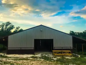 Secluded farmhouse retreat - Meramec river access!