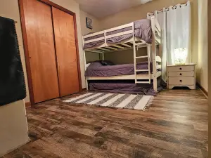 3bedroom house in Wanchese OBX. Animal Friendly, Only a short ride to the beach.