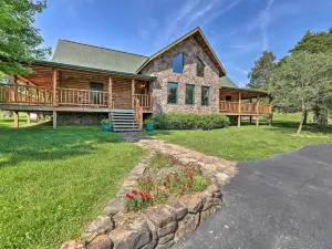 Eureka Springs Area Cabin w/ Deck + 7 Acres!