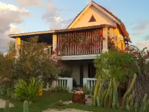 Welcoming House 10 Minutes from the Private Beach
