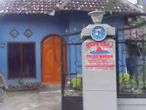 Red Beach Homestay