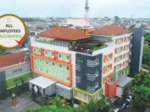 Pose in Solo by Wstay