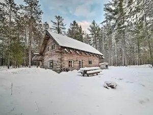 Secluded Vanderbilt Cabin, 9 Mi to Treetops!