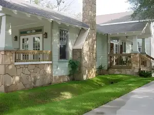 Anchor Inn Nsb Bed and Breakfast
