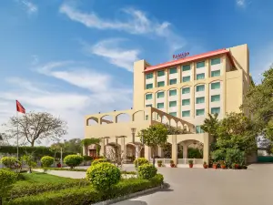 Travelodge by Wyndham Harbor City