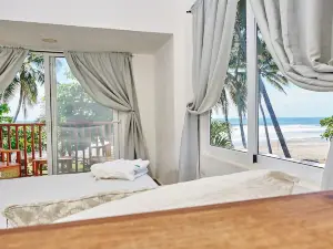 Aaki Hotel