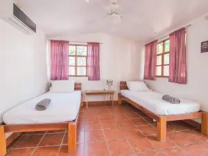 Family Getaway at Playa Madera – House for 8 People