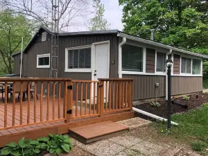 Cabin at the river of the little owls!! 2 bedroom cottage directly on the river.