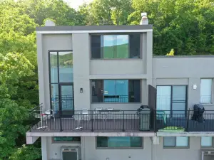 Brand New 2,400 SF Modern Penthouse Condo! Beautiful Sunrises and Lake View!