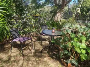 Sweet home for guests 10 mins to CBD