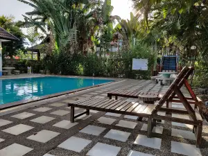Thong Paeka Hotel