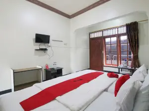 RedDoorz near Sarangan Lake