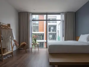 BeeSpace Coworking & Apartment